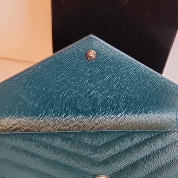 Yves Saint Laurent Peacock Chevron Cassandra Leather Wallet W/Silver Hardware - Picture 7 of 15